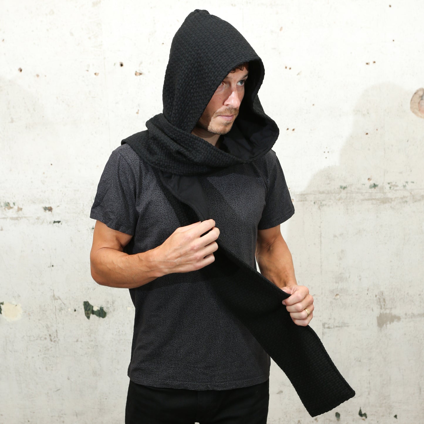 EMPIRE HOOD SCARF BLACK
