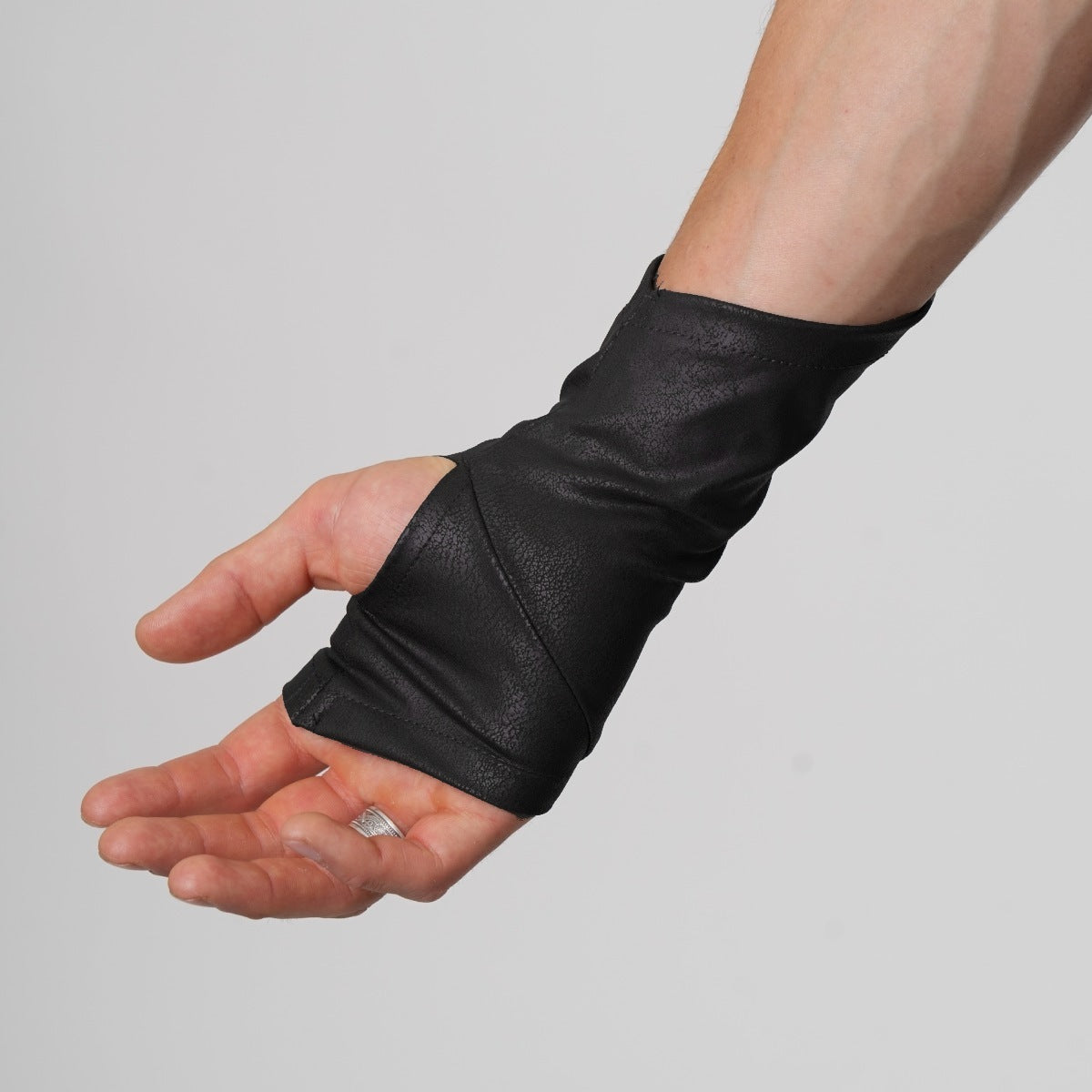 ASSASSIN GLOVES BLACK