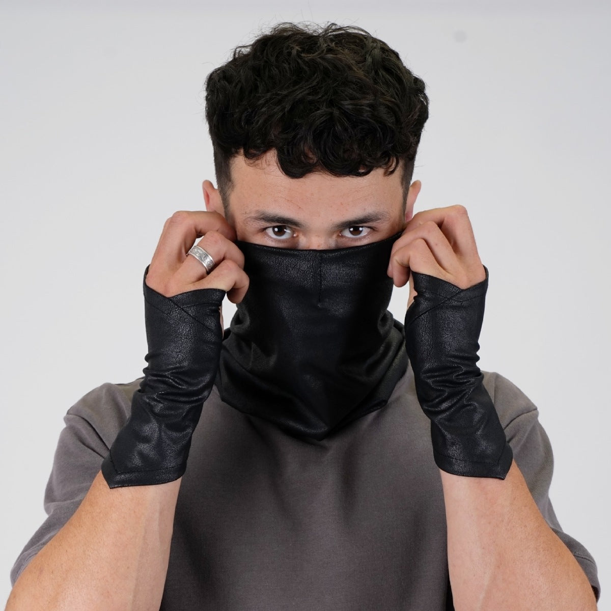 ASSASSIN MASK & GLOVES BLACK